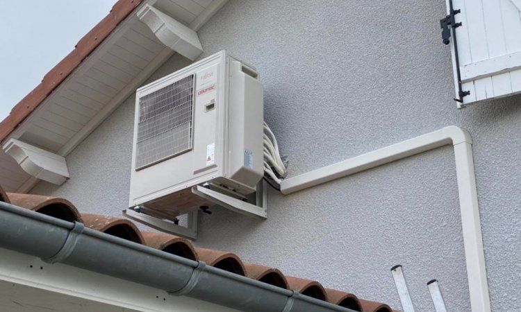 Pose de climatisation dans une maison à étage, Climwatt à Saint-Romain-La-Motte